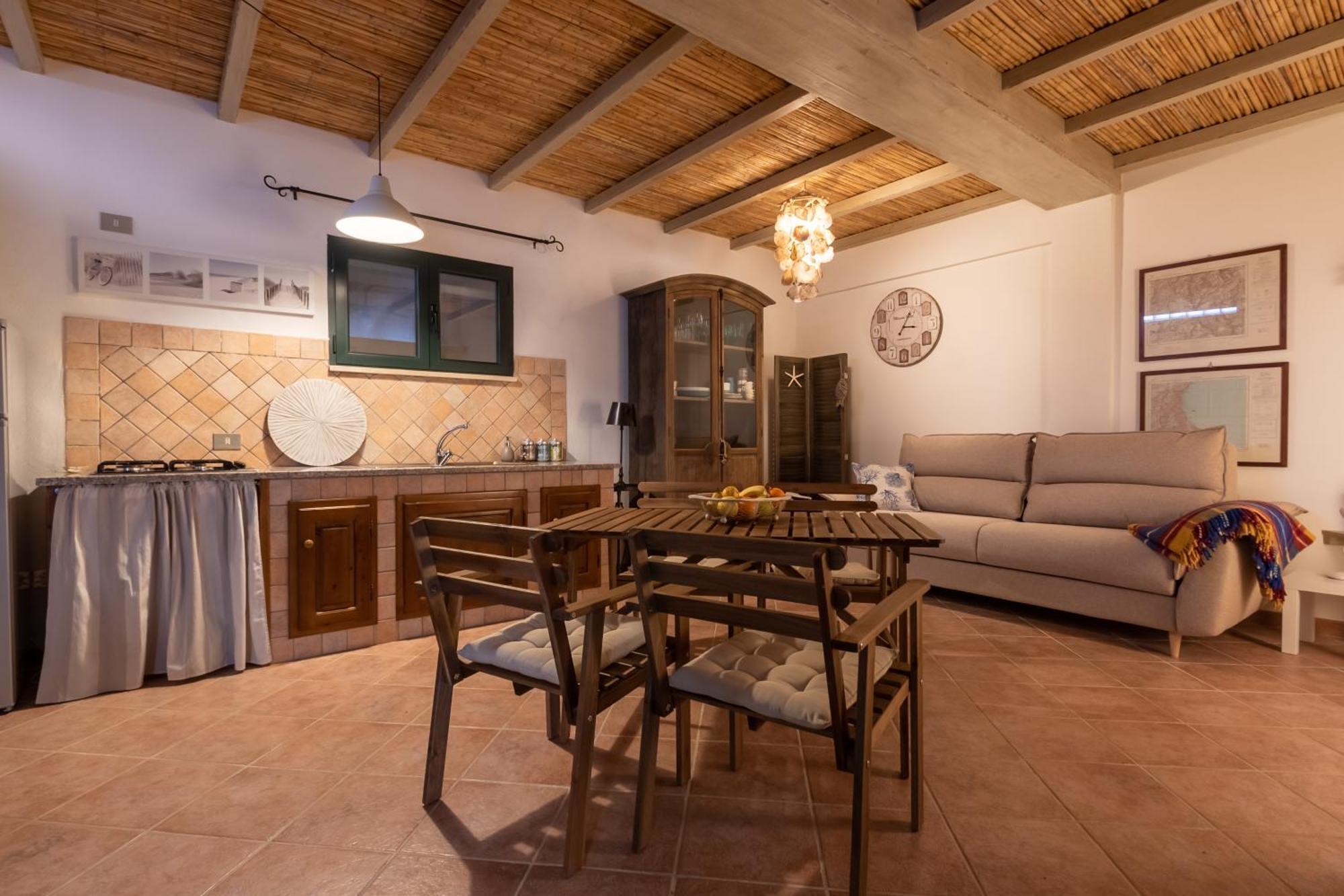 Raffinata Taverna Con Camino Cala Liberotto Bagian luar foto